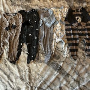 Gerber 5 pack Footed Onesies (boys) 3-6 month